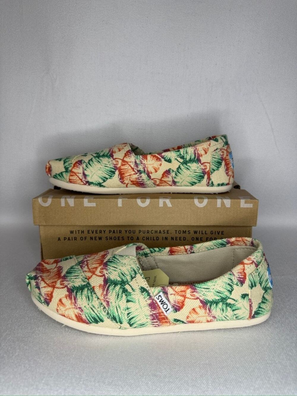 442. TOMS Tropical Floral Alpargata Slip On Flats Size W6.5